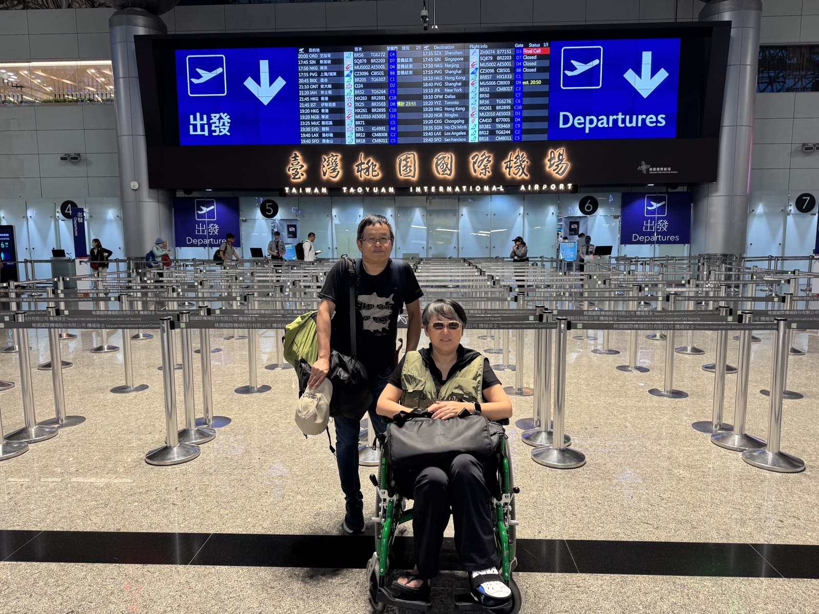 Departing Taoyuan Airport in a wheelchair, with Jin